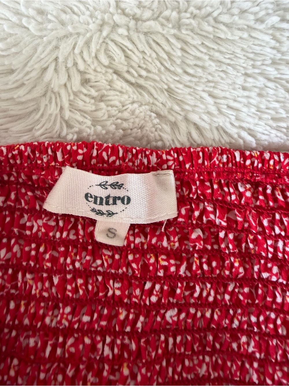 entro Red Floral Smocked Top - Picture 3 of 3